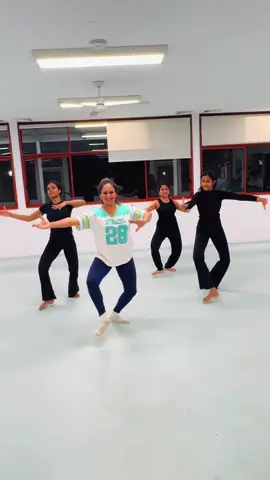 When Kandyan beats hit different 💃 Join with our Thei Tha Legends ( Kandyan for adults ) Friday at 7.45pm in Hallam, Melbourne #kandyan #kandyandance #srilankan_tik_tok🇱🇰 #srilankanheritage #fy @Devindi @Chiha.crn @Pawani 