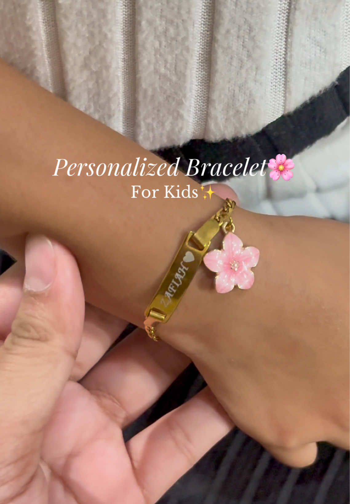 This is your sign to get your kids a personalized bracelet🌸✨ #bracelet #costomizebracelet #giftideas #fyp #foryou 
