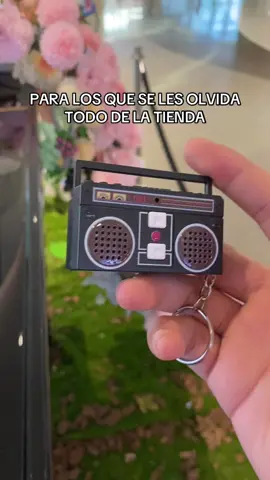 El mejor regalo para los mayores🎁#tiktokshop #tiktokgadgetsmusthave #tiktokkeychain #tiktokrecordingkeychain #boomboxkeychain