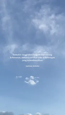 Kadang suara lantang bukan berarti jujur, hanya menutupi kebohongan yang takut terbongkar. #deepquotes #fypシ #truthquotes #realitahidup #gerbang_keabadian 