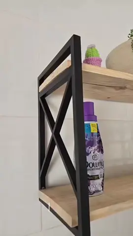 Transforme sua parede com estilo industrial! 🏠✨ A prateleira que todo ambiente precisa! Praticidade e design incrível. #decoracao #estilindustrial #organização #prateleira 