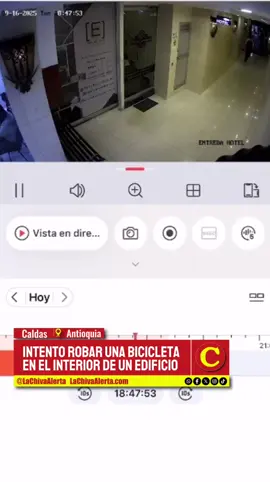 #Antioquia | Hombre fue sorprendido intentando robar una bicicleta en un edificio En el municipio de Caldas, un hombre fue sorprendido cuando intentaba hurtar una bicicleta profesional al interior de un edificio. La oportuna reacción de la comunidad permitió detenerlo y entregarlo a las autoridades competentes. Las autoridades recordaron la importancia de reportar de inmediato este tipo de casos para prevenir hechos delictivos y garantizar la seguridad ciudadana.