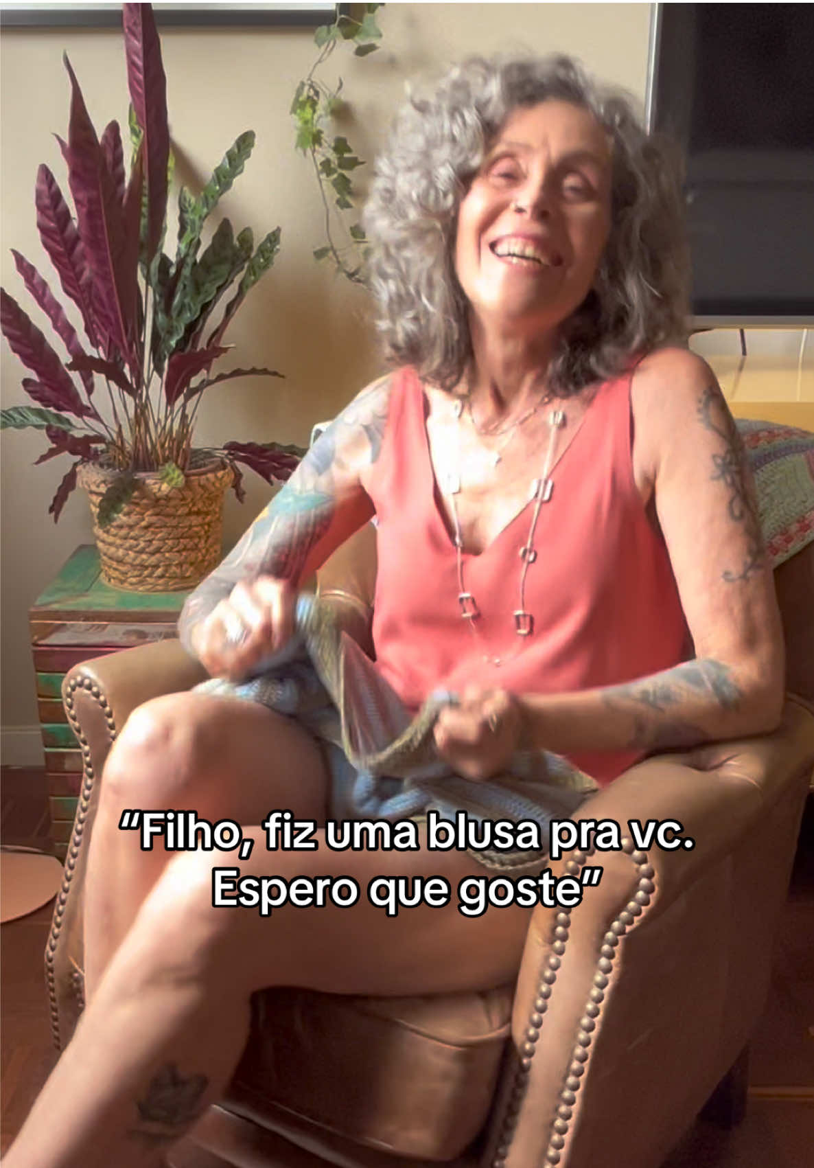 O jeitinho que ela me mima é diferente 🥹🫶 #croche #mae #crochet 