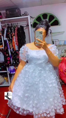 අක්කේ සමනල්ලු නැතුව මල් ඒවා නැද්ද අහපු අයට 😍#croosfashionragama #👗croos_fashion👗 #CroosMagic #NewArrival #ButterflyGown 