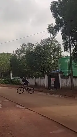 လိတေရှောက်လုပ်😆ဘီးကမကောင်းလိ 