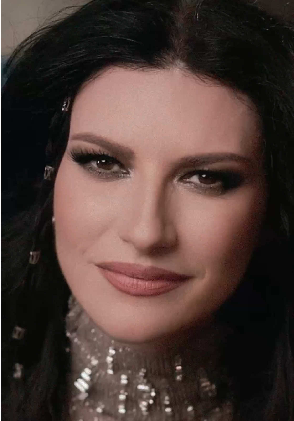 🚨 TikTok Challenge Alert 🚨 Mostrami la tua STORIA e ricrea una parte del video di “La mia storia tra le dita”, come ha fatto il mio staff 🎬 Usa il suono, l’hashtag #LaMiaStoriaTraLeDitaChallenge 🎤e taggami  ❣️