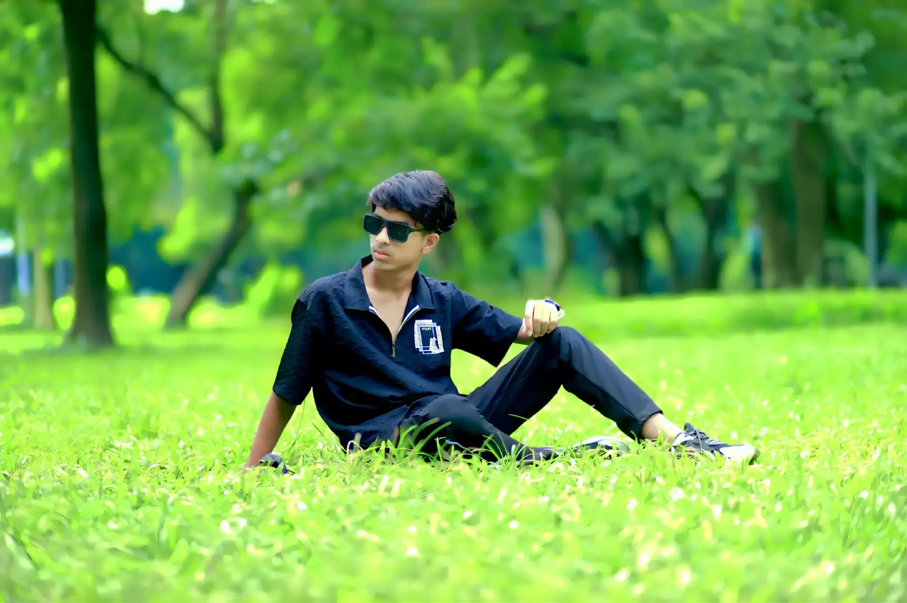 ভালোবাসা....?এই শব্দটা সুনলেই মানুষ ভাবে,,,আলো,আশা আর মুক্তি কিন্তু আমি দেখেছি ভালোবাসার আসল রুপ,ভালোবাসা হলো দূর্বলতা? ভালোবাসা মানে হারিয়ে ফেলা,,,ভালোবাসা আরেক নাম...যন্ত্রণা#xstuhingr #suporrt_me @️┈━═☆❣️Ŕⁱ𝐟@𝐭 𝒯❣️☆═━┈ @TikTok Bangladesh @☠️☠️..md.emon.☠️☠️ 