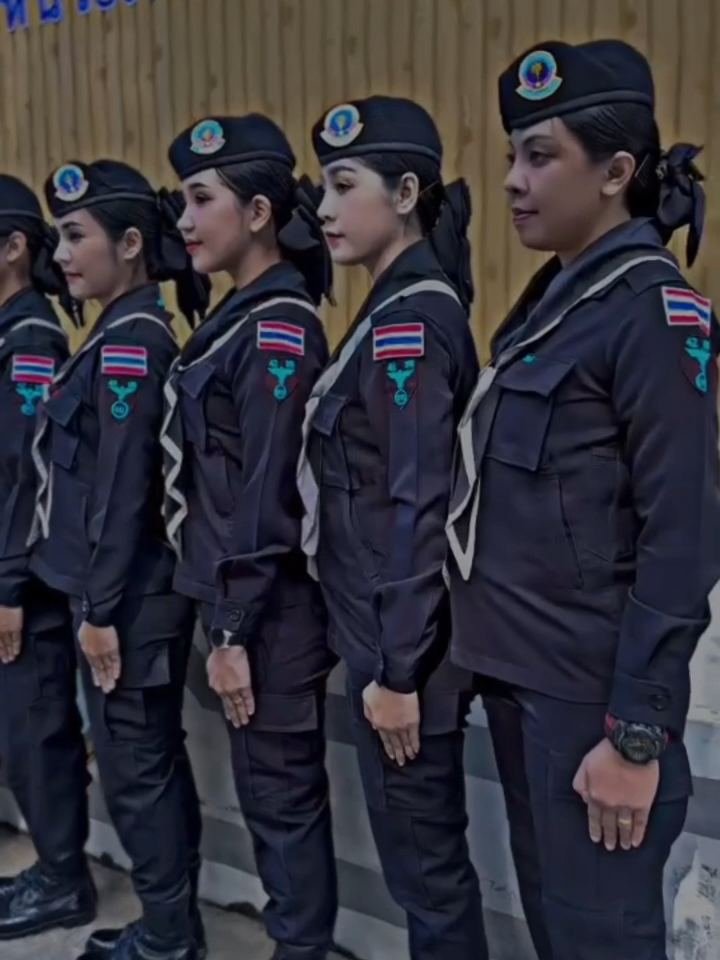 💂🌈กองกำลังทหารพรานจังหวัดชายแดนภาคใต้💂🌈 เปิดรับสมัครบุคคลพลเรือน (หญิง) คัดเลือกเข้าเป็นอาสาสมัครทหารพราน ประจำปีงบประมาณ 2569 จำนวน 9 อัตรา ตั้งแต่บัดนี้ จนถึง วันที่ 20 ตุลาคม 2568 สมัครด้วยตนเองเท่านั้น 🔻 📌สถานที่รับสมัคร : กองกำลังทหารพรานจังหวัดชายแดนภาคใต้ ค่ายอิงคยุทธบริหาร ต.บ่อทอง อ.หนองจิก จ.ปัตตานี 🔻 💂🌈คุณสมบัติ💂🌈 🔻1.เพศหญิง มีสถานภาพโสด 🔻2.บิดา-มารดา ของผู้สมัคร ต้องเป็นสัญชาติไทยโดยกำเนิด 🔻3.มีอายุระหว่าง 18 - 30 ปี (ผู้ที่เกิดตั้งแต่ 1 มกราคม 2550 – 31 ธันวาคม 2538) 🔻4.มีส่วนสูง 155 ซม. ขึ้นไป 🔻5.มีวุฒิการศึกษาไม่ต่ำว่าชั้นมัธยมศึกษาตอนต้น หรือเทียบเท่าขึ้นไป 🔻6.หากมีรอยสัก (ต้องอยู่ในร่มผ้า)🔻 🗓️ สอบคัดเลือกรอบแรก 27 ตุลาคม 2568 สามารถสเเกน QR CODE ได้ที่ในคลิปด้านล่าง หรือคลิ๊กที่ลิ้งค์  https://drive.google.com/.../1KY7CT1p0_fejE4en.../view...   เพื่ออ่านข้อมูลเพิ่มเติม🔻🔻🔻🔻 #แม่ทัพภาคที่4 #กองอำนวยการรักษาความมั่นคงภายในภาค4ส่วนหน้า  #หน่วยเฉพาะกิจกรมทหารพรานที่42 #ศูนย์ประชาสัมพันธ์หน่วยเฉพาะกิจกรมทหารพรานที่42 #บ้านเลขที่42 #RTA