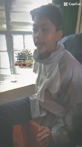 a tên là đinh văn bảo huy vs thân hình be bé tính cách thân thiện , hài hước dễ gần vui vẻ hòa đồng