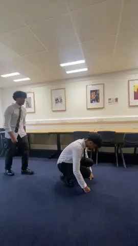 whyd he jump so far😂😂😂 #fyp #viral #sixthform #friends #funnytiktok  @£6 @Ayaan 