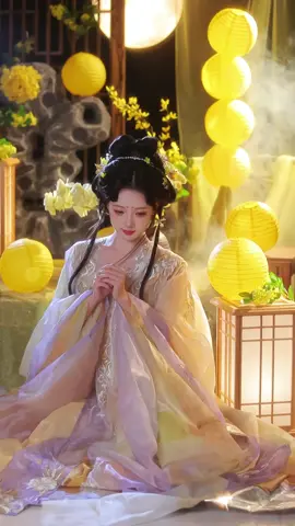 Bức Thư Thứ 34 Viết Cho Chính Mình Để nuôi dưỡng phẩm chất của một người thành công, chớ coi nhẹ tinh thần cầu tiến; hãy phát huy tốt vai trò của bản thân, hoàn thành tốt công việc trong phạm vi chức trách của mình, tránh vượt quyền; khi đã xác định được mục tiêu thì hãy chuyên tâm đến nó;đừng sợ cạnh tranh, bởi nếu không có cạnh tranh, sự sống còn ý nghĩa gì nữa. 成功酝酿于好的品质，不要松懈精神上的追求；演好自己的角色，做好职责内的事情，防止轻易越位；一旦确定目标，就死死地盯着它；不要害怕竞争，没有竞争，生存就失去了意义 999 LÁ THƯ GỬI CHO CHÍNH MÌNH /Miêu Công Tử #chill #phongcảnh #子安TửYên #binhyen #hánphục #cổtrang 