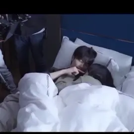 boy was so cute when he wasnt allowed to touch her 😄 #lovelyrunner #byeonwooseok #kimhyeyoon #woohye 