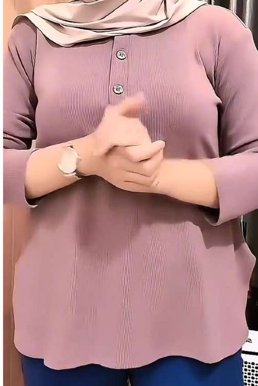 cuttingannya bikin kelihatan lebih ramping sayang bahannya jatuh ngikutin bentuk badan adem lembut nyaman banget dipakai #blouse #blousemurah #kaoslenganpanjang #atasanwanita #trending 