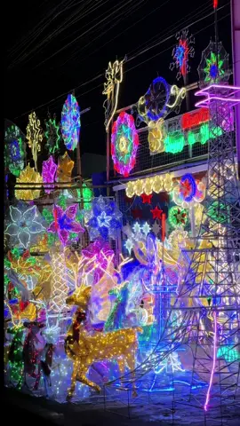 Living in the Christmas Capital means Pampanga’s parol vendors light up the streets every season 🎄✨ #Christmas #paskona #pampanga #fyp 