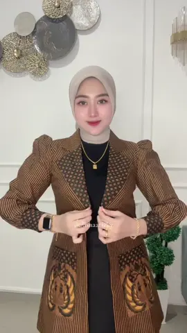 Cakep banget blazer batik terbaru 🥰 #fypツ #xyzbca #bajubatikwanita 