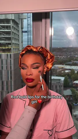 Red lippie for the birthday girl #manchestermakeupartist #manchestermua #makeupartistinmanchester #manchesterpromua #salfordmakeupartist #beautybyemerald #nigerianmuainmanchester #bridalmakeupartistmanchester #MUAManchester #salfordmua 