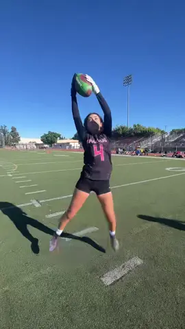 Rivalry game today!!! Hp⚔️vs Bell HS🐥🏈 2pm JV boys 🧒🏽 4pm Flag Football 💖 7pm Varsity boys 🤼‍♂️ ##flagfootball##rivarly##football##highschool##girls