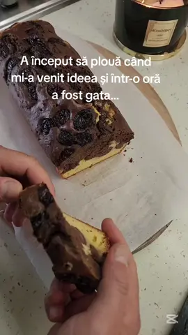 A început ploaia și eu am început să fac chec 😍 Cu cireșe, pufos și simplu de făcut! #chec #dulce #ploaie #toamna 