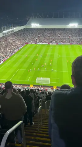 أول ليلة لراشفورد في دوري أبطال أوروبا مع برشلونة، وقد قدم أداءً رائعًا: ✅ ثنائية حاسمة ⚽️⚽️ ✅ رجل المباراة 🏆🔥 ✅ لاعب الأسبوع في دوري أبطال أوروبا 👑🔝 يا له من ظهور أول مميز #fcbarcelona 