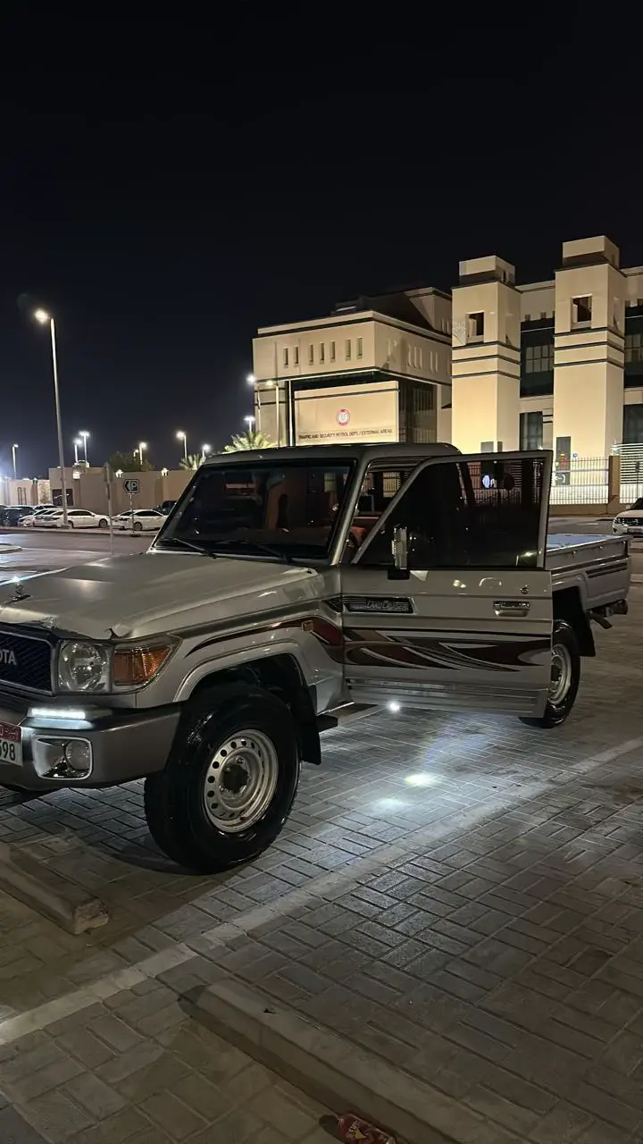 ينادون العرب مجنون وحده 🩶.