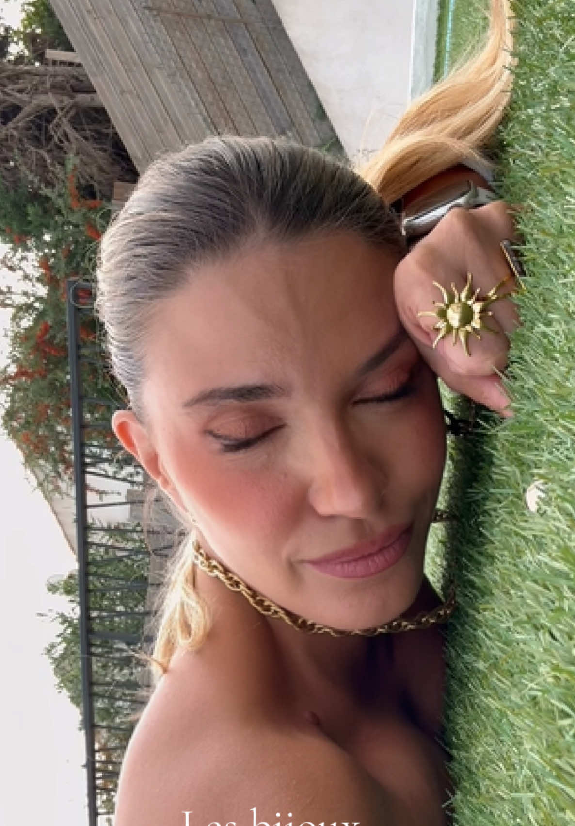 Petite pause dans ce brouillard de la vie. Les bijoux c’est LilTaylor ❤️#bijoux #peace 