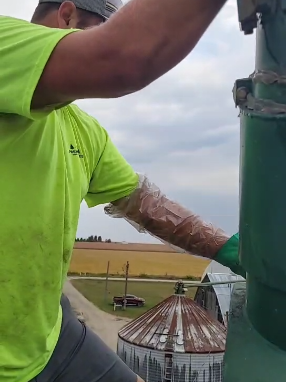 🦝 RIP.  #agriculture #grain #iowa #raccoon  #farming 