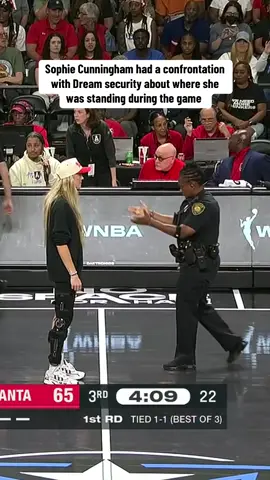 Odyssey Sims had gone down hard, the team was checking in on her. #WNBA #indianafever #womensbasketball #atlantadream 