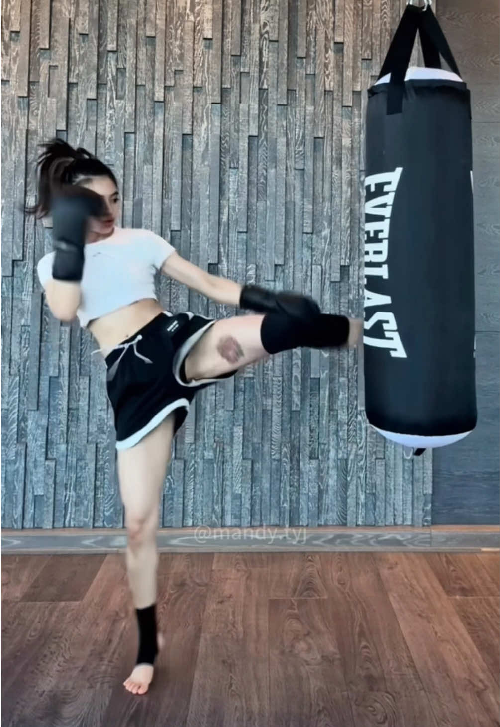 Better fight gear, happier training 👌🏼 Fight gear from 🔗lilijilly.shop #LILIJILLY #boxing #kickboxing #muaythai #boxinggear 