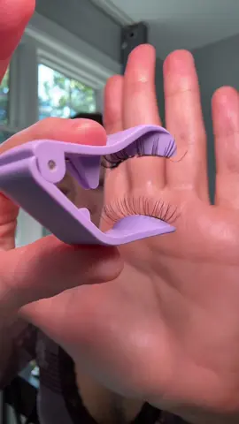 you’ll never wear glue lashes again 