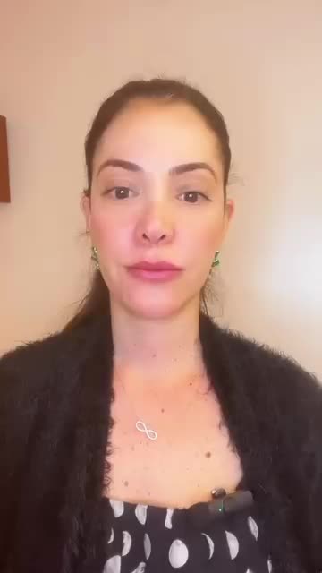 Você sabia que a imunidade do seu filho vai além de suplementos? Muitas vezes, quando pensamos em imunidade, logo associamos à suplementação, não é? Mas, para ter um sistema imune forte e saudável, é preciso mais do que apenas vitaminas! Sim, a suplementação é importante, mas ela é só uma parte do conjunto de cuidados que fazem a diferença. Para fortalecer a saúde dos nossos pequenos, é necessário um cuidado completo! Vamos apostar em hábitos saudáveis e garantir que o sistema imune deles funcione a todo vapor? Tem conseguido manter hábitos saudáveis por aí? Sono em dia? Atividades externas? E a alimentação? Vamos ficar de olho, hein!! E, claro, a suplementação e os exames também devem estar em dia! #ImunidadeInfantil #SaúdeDasCrianças #CuidadosComOsPequenos #VidaSaudável #AlimentaçãoSaudável #SonoDeQualidade