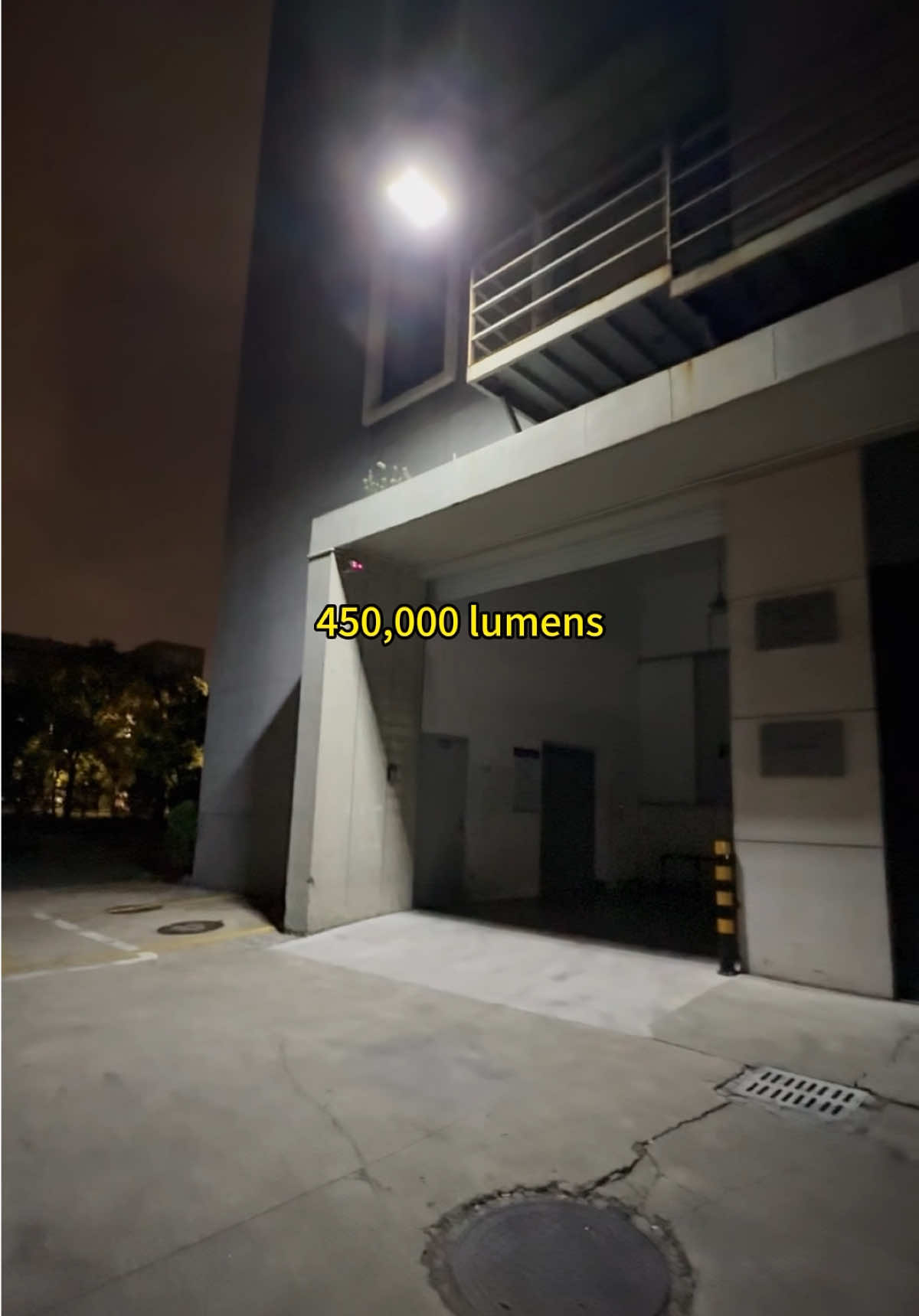 The beast !  450000lumens solar street light ! ! ! Super bright #solarstreetlight #nowires #outdoorlighting #hoodink #freeshipping 
