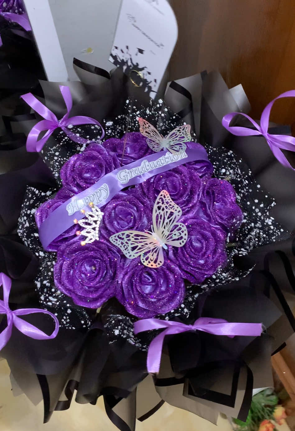 Siapa bilang ungu jelek?  #tokobukettegal #buketmurahtegal #buketsatintegal #bukettegal #bukettegalmurah 