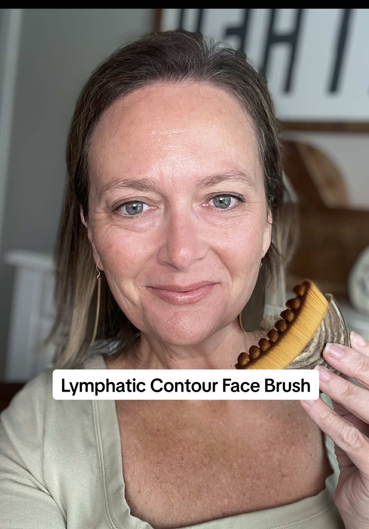 Puffy jawline and tired skin? Same 😅 This soft lymphatic brush has been my secret for keeping my face looking fresh + lifted in my 40s. Way easier than gua sha! #lymphaticdrainage  face sculpting over 40 lymphatic contour brush natural anti aging self care routine 40s face sculpting tool de-puffing face massage jawline lift gua sha alternative