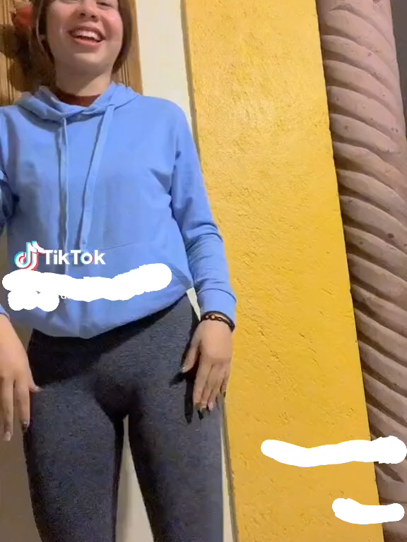 Tgif! Just finished all our hw and thought my Lil sis this new dance, who did it better Tgif! Just finished all our hw and thought my Lil sis this new dance, who did it better ÞTT