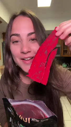 These are HEAVLY coated in that smoky spicy seasoning 😮‍💨 #carneseca #spicybeefjerky #crunchybeefjerky 