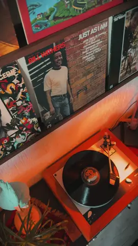 Bill Withers – Ain’t No Sunshine 🌙 A timeless soul classic that still gives chills. Who else has this record spinning at home? 🎶 #musicroom #vinyl #billwithers #soulmusic #musicvideo 