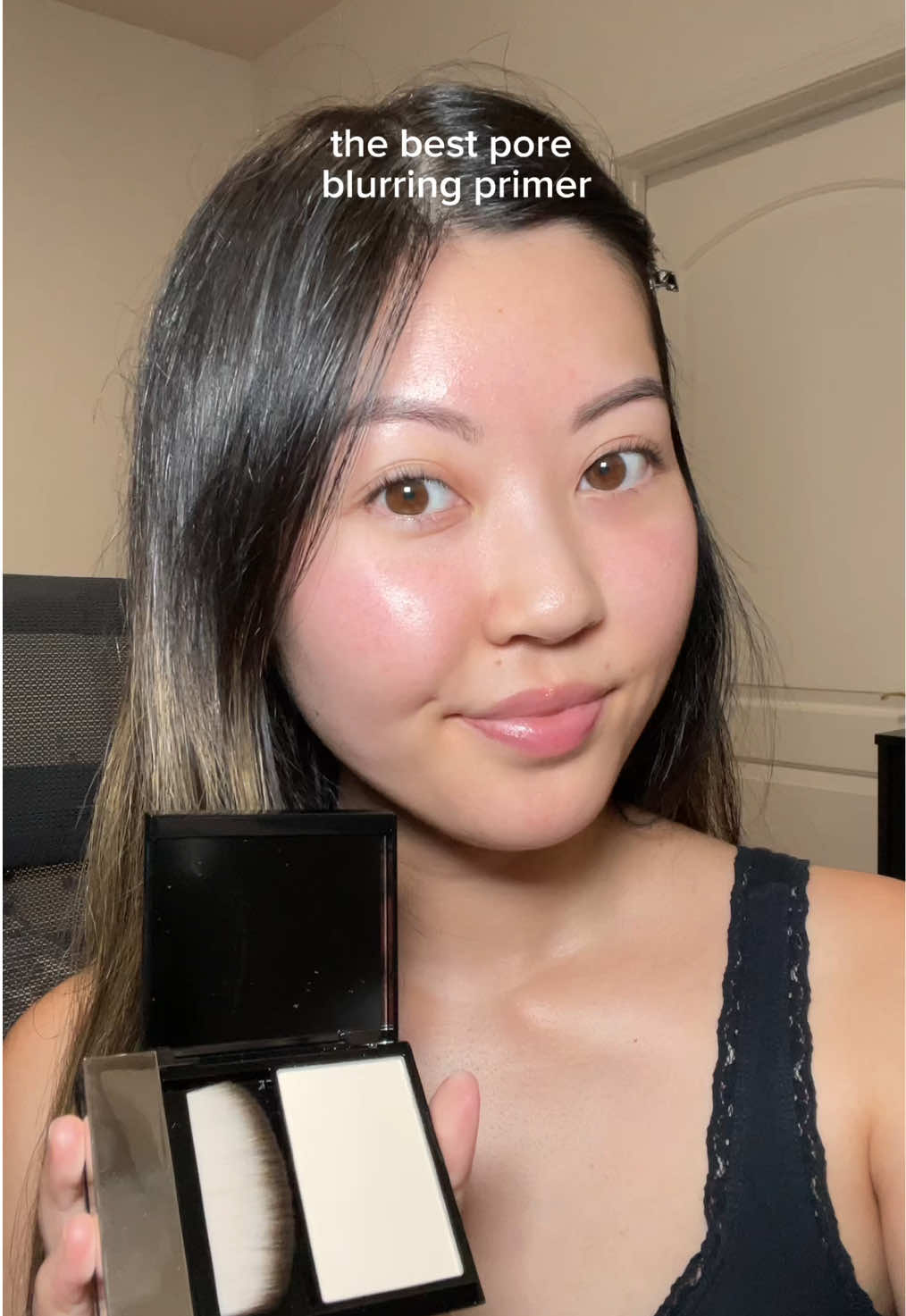 have you ever used a primer in powder form? this is the secret to poreless smooth skin  🤍 hera airy powder primer @HERA #hera #herabeauty #kbeauty #primer #powder korean makeup, skincare, long lasting 