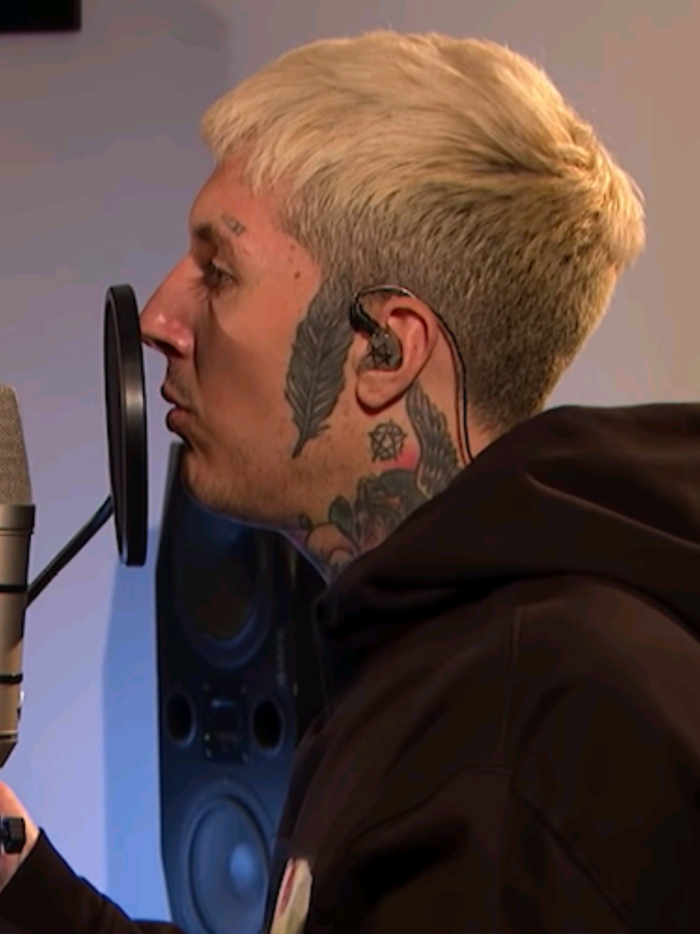 When BMTH cover Billie Eilish @BRING ME THE HORIZON  #bringmethehorizon #bmth #billieeilish #whenthepartysover #cover 