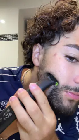 Faut je laisse pour à un moment #barber #hair #beard #barbe #bouc 