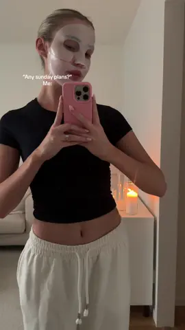 Sunday selfcare 🧖🏼‍♀️🧸 #explore #fallaesthetic #cozyathome #pinterest #autumn #SelfCare #girlythings #sundays 