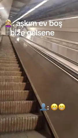 #metro #yürüyenmerdiven #kızlar#kaydırak 