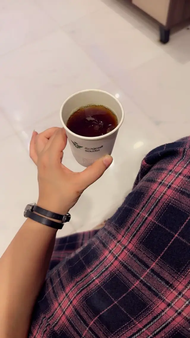 ‏أثره كان يلمح لشخص ثاني  ‏وأنا ؟ كنت اظن أنه يقصدني !