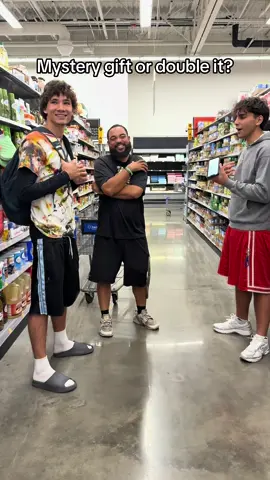 Twitch link in bio😂#fyp #comedy #prank #troll 