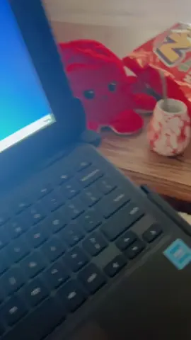 وساعات بيكون تصويرنا من سوق الجمعة#فطـوم🦋 
