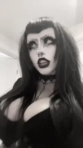 i’m so lazy i need to save more audiossss #fyp #hi #goth #gothmakeup #gothtok 
