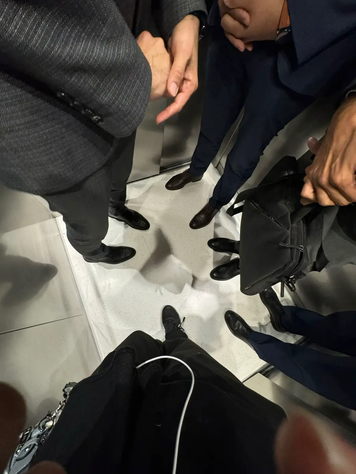 و المصعد صغيير مش قادره اتنفسس  💀💔💔#مافيني_حيل_احط_هاشتاقات #الصينين_مالهم_حل😂😂 #مصر 