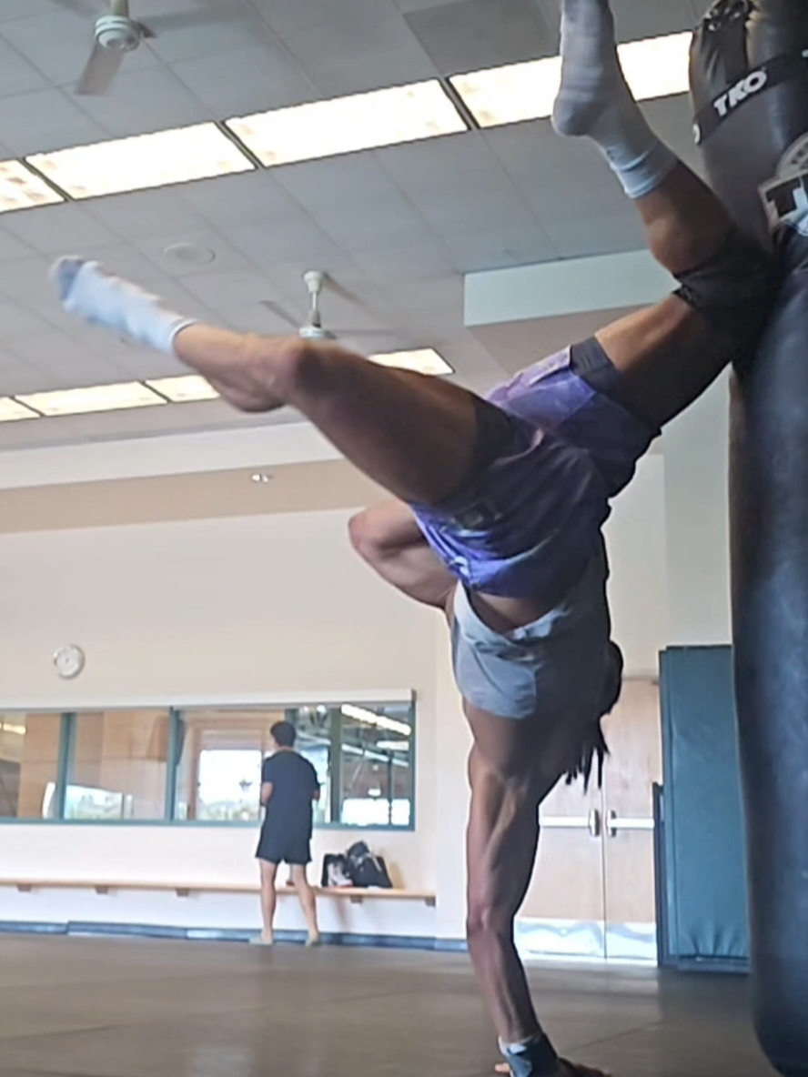 Need strong arms for cooler kicks 💪🏾 #martialarts #capoeira #taekwondo #bokator #muaythai 