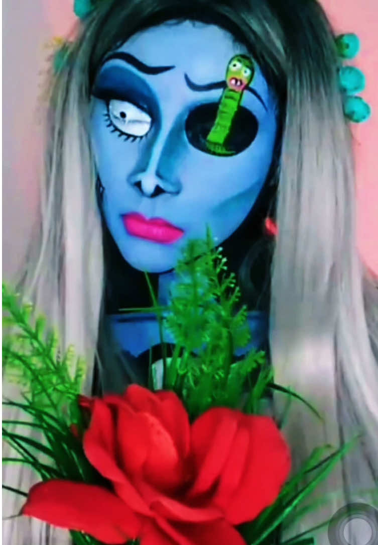 “Essa música já quebra a cabeça… agora junta com a make 😵‍💫💀 #halloweentrend #halloweenmakeup #halloweentransition #makeuphalloween #makeuphallowen  @Annymelomakeup 