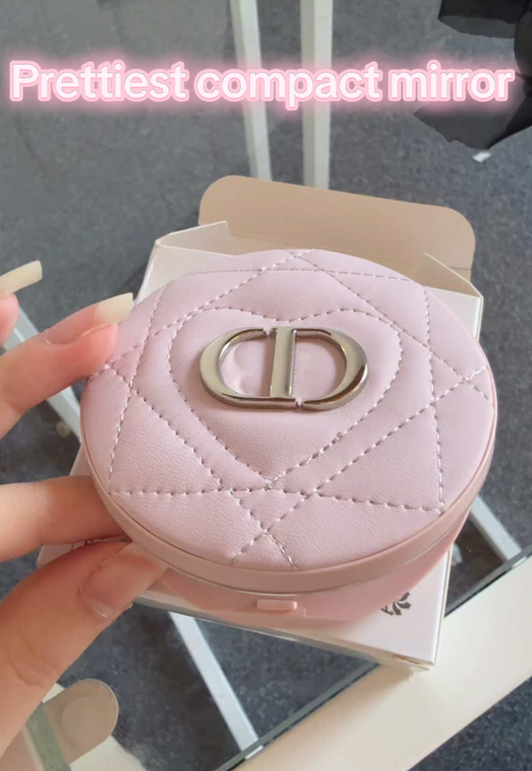 Prettiest pink mirror by dior 💗 #keşfetteyizzz #keşfet #keşfetbeniöneçıkar #fyp #foryoupage #dior #beauty 
