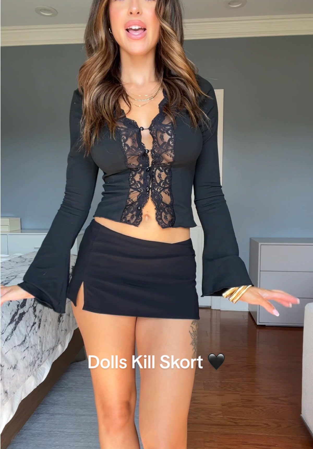 This mini skort is a game changer 😍 #skort #miniskirt #dollskill #goingoutoutfit #ootn 
